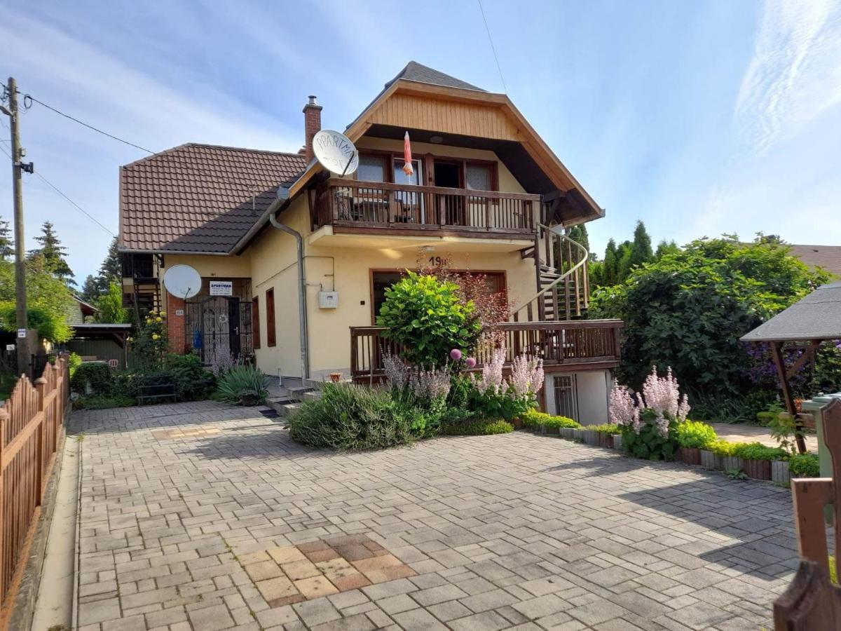 Harmonia Vendeghaz 100 Meterre Az Igali Gyogyfuerdotol Apartamento Exterior foto