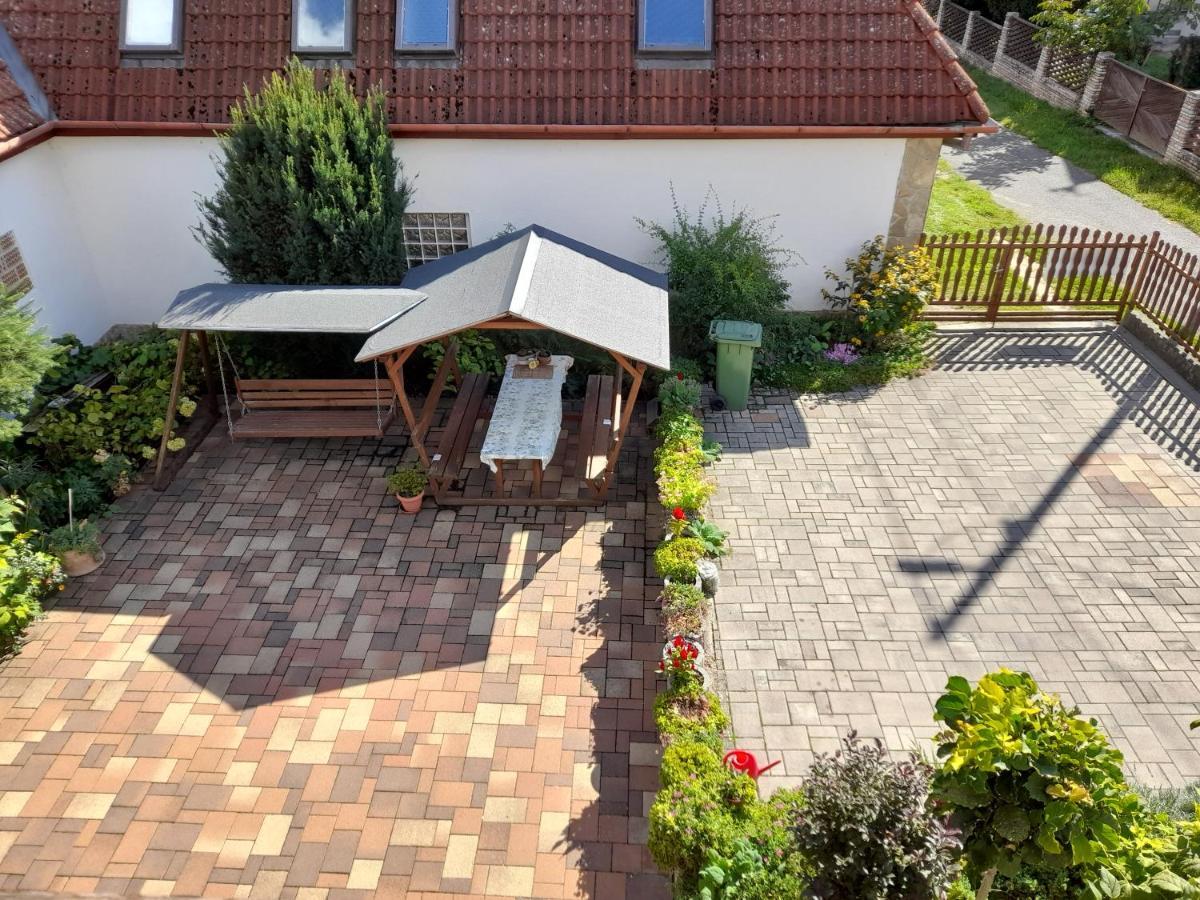 Harmonia Vendeghaz 100 Meterre Az Igali Gyogyfuerdotol Apartamento Exterior foto