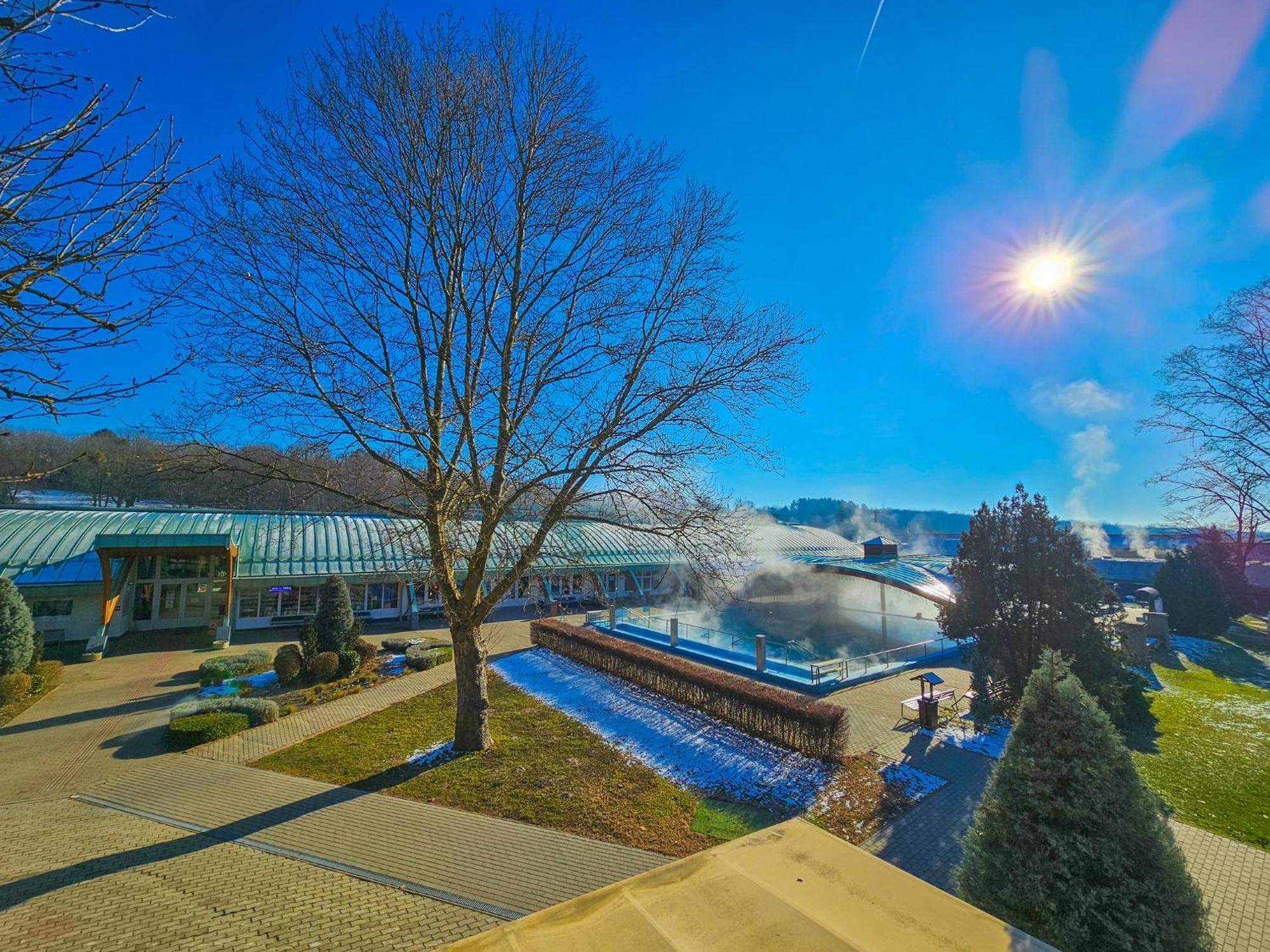 Harmonia Vendeghaz 100 Meterre Az Igali Gyogyfuerdotol Apartamento Exterior foto